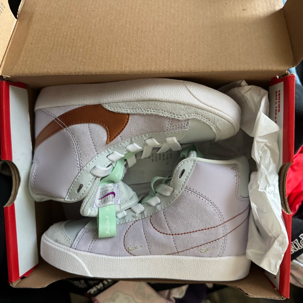 Nike Mid Blazers 77, size 12 retro vintage, super cute light purple mixed white